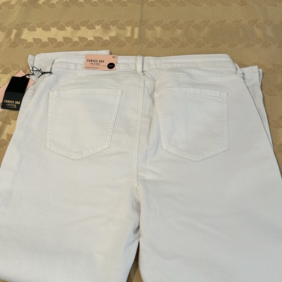 Curves 360 by NYDJ Slim Ankle Jeans. Size 8 short - Picture 8 of 13